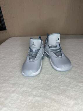 Jordan Stay Loyal 3 GS Wolf Grey Basketball Shoes FB9922-012 Size 6.5Y